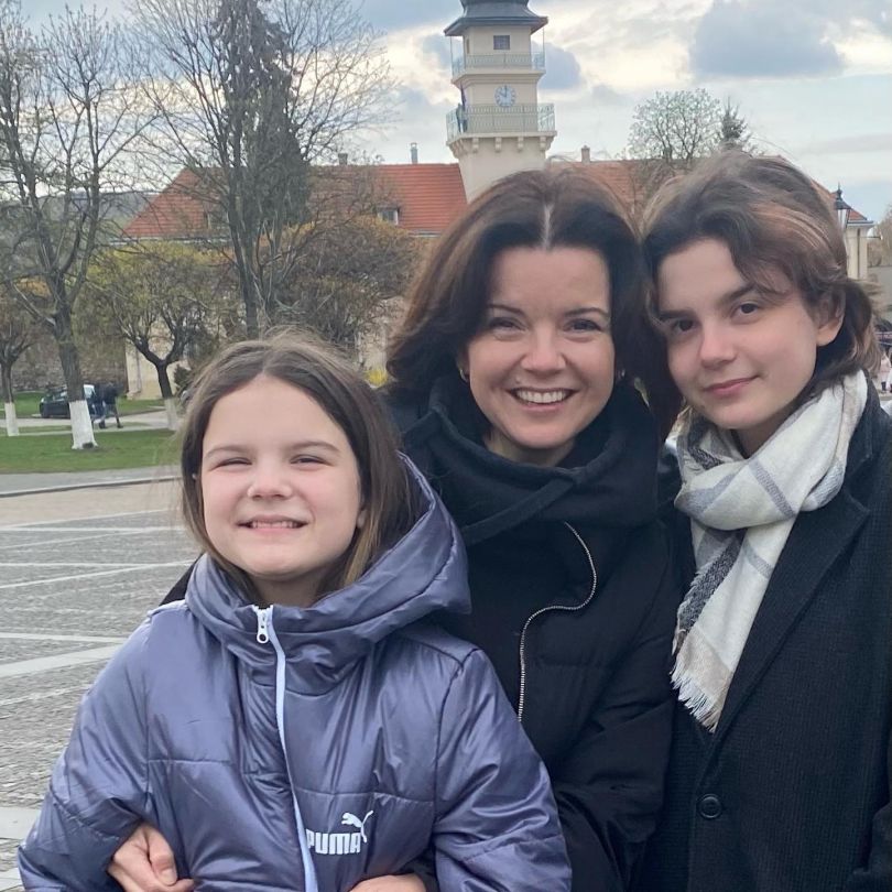 Марічка Падалко з дітьми