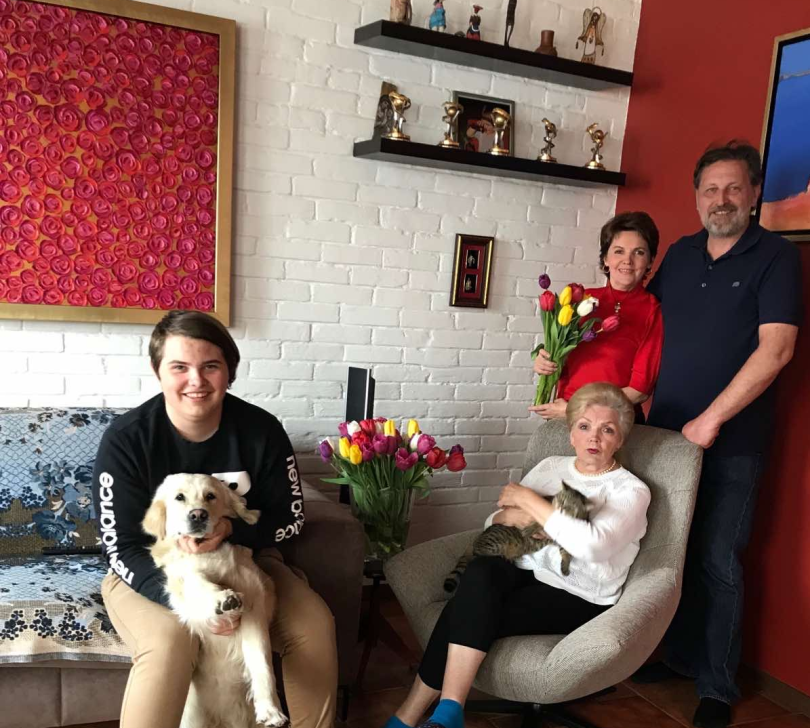 Олена Фроляк з родиною