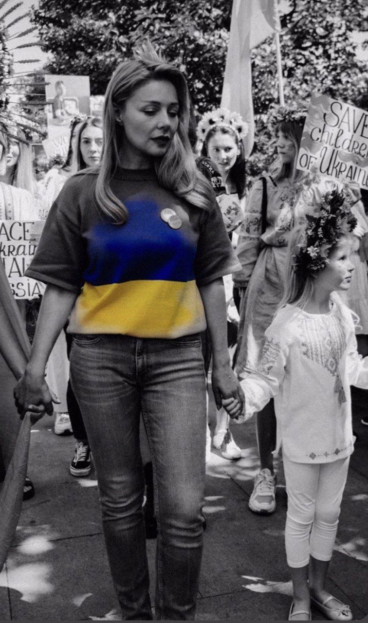 Тіна Кароль на марші матерів у Лондоні