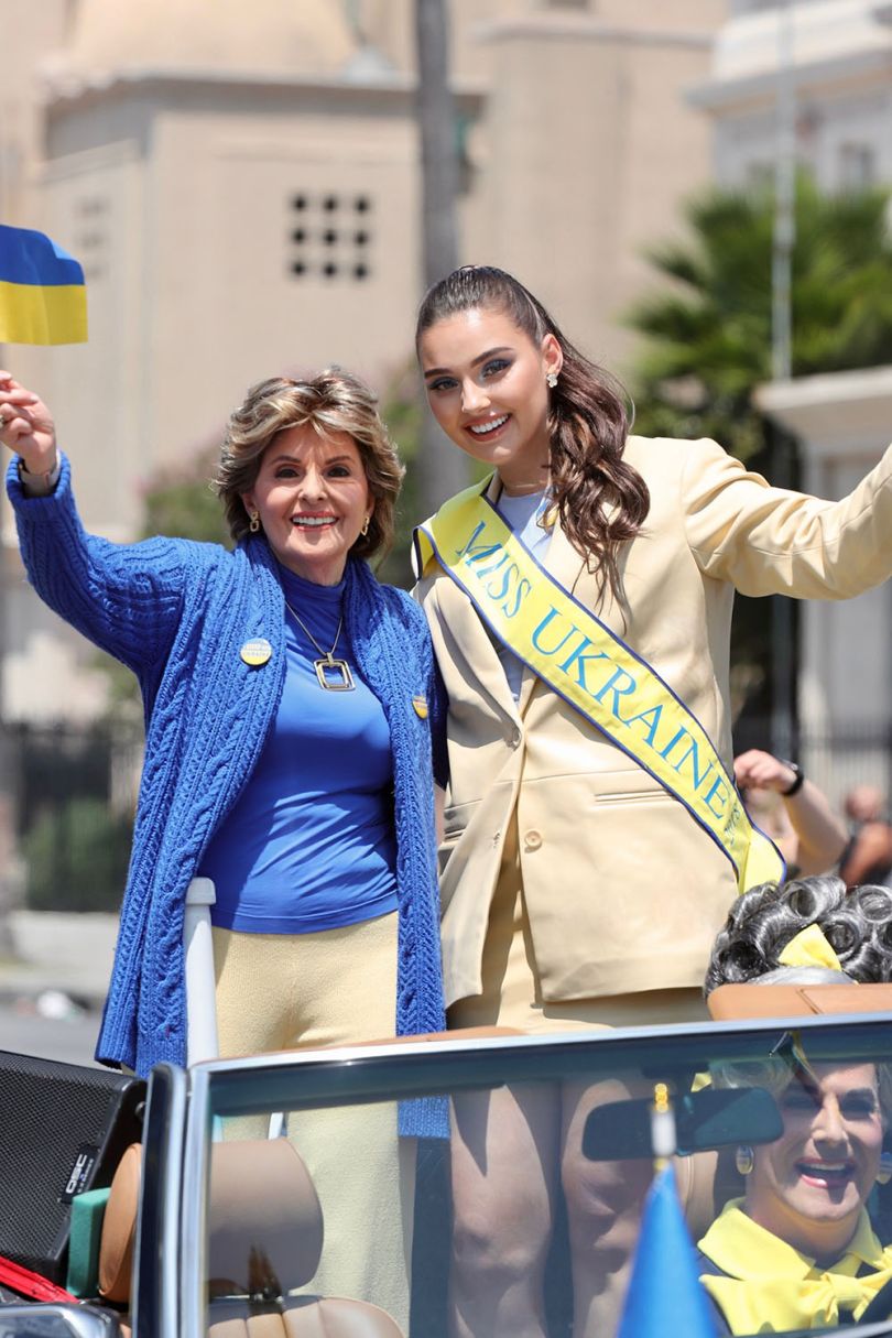 Вероніка Дідусенко на LA Hollywood Pride Parade