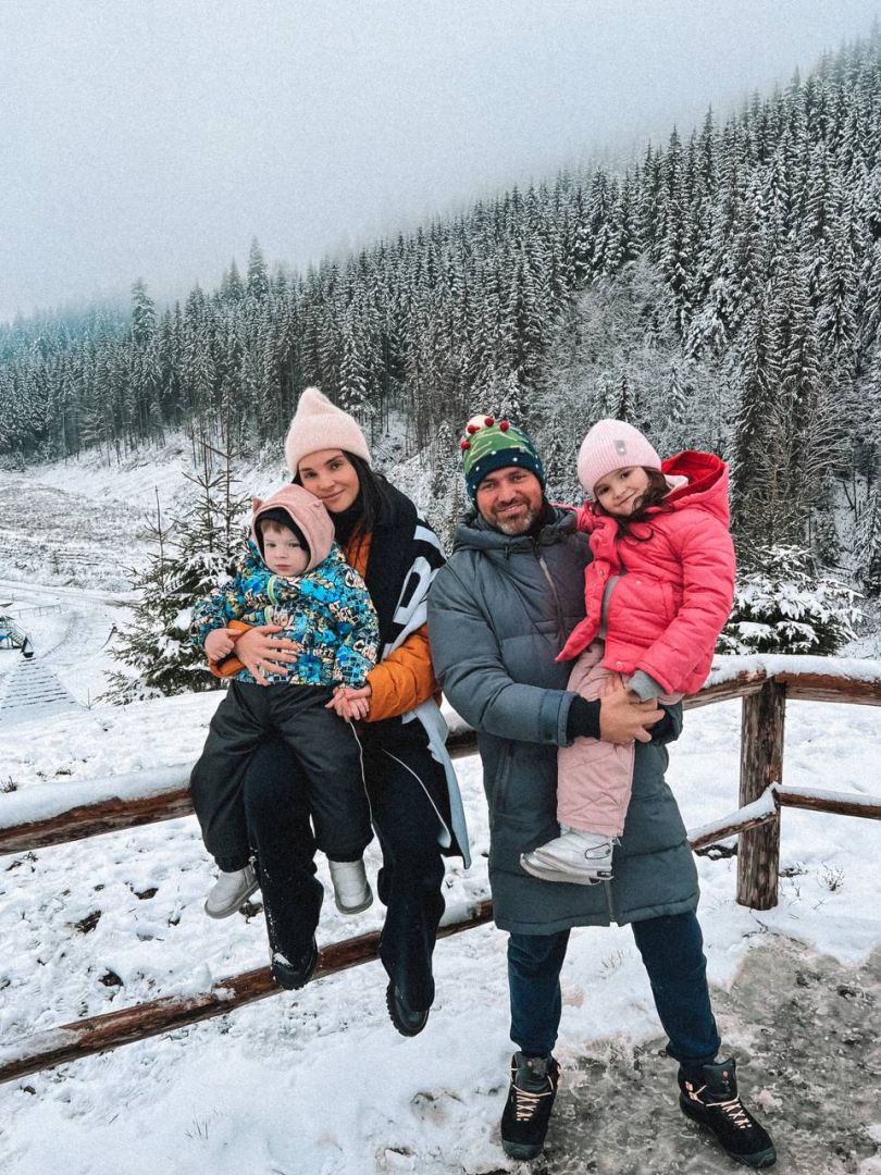 Тімур Мірошниченко, його дружина та діти