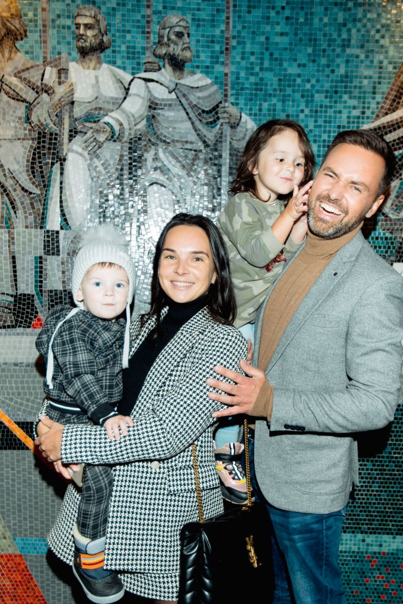 Тімур Мірошниченко, його дружина та діти