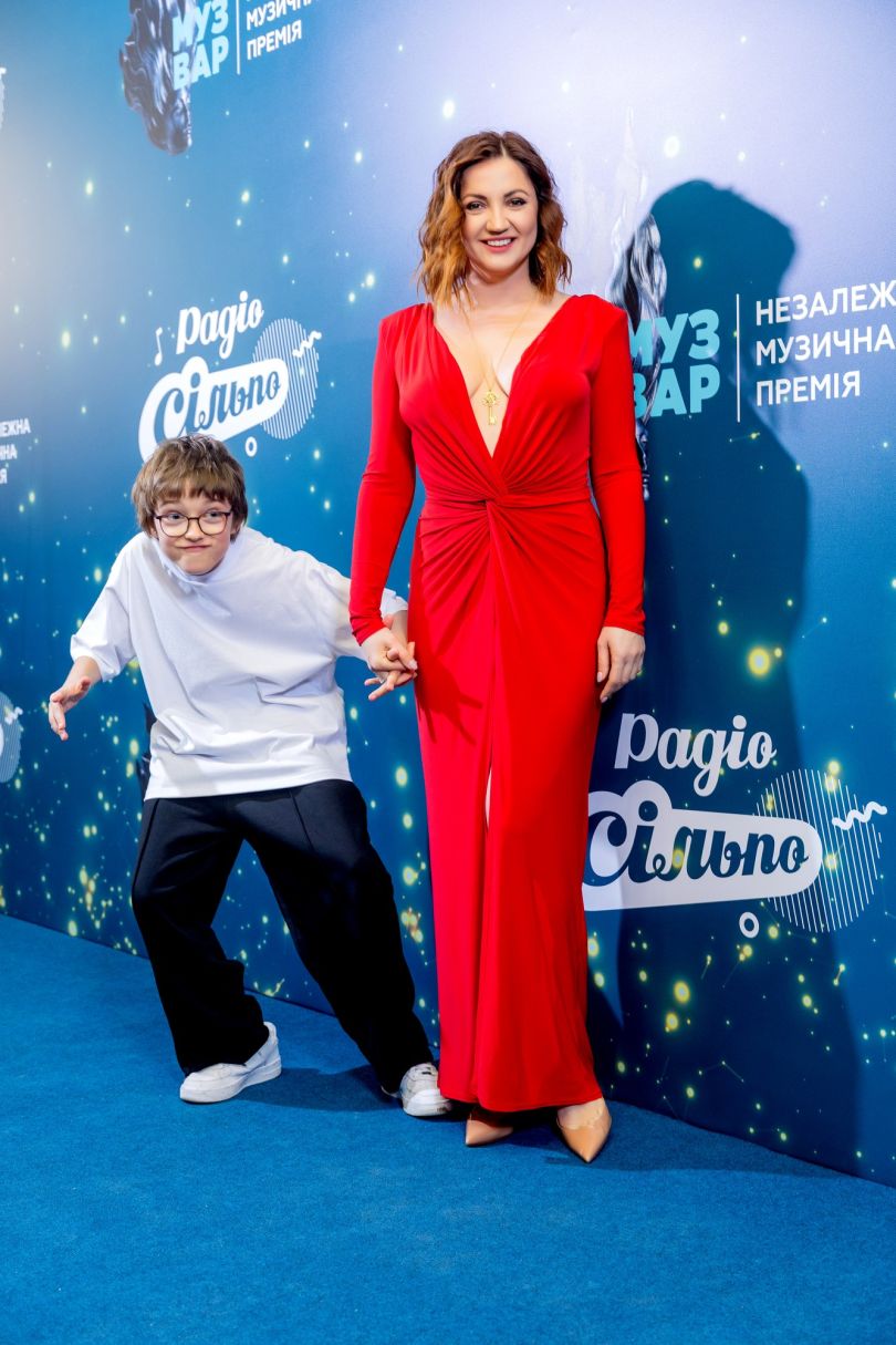 Переможці і зірковий хідник премії MUZVAR AWARDS: як це було - Фото №10