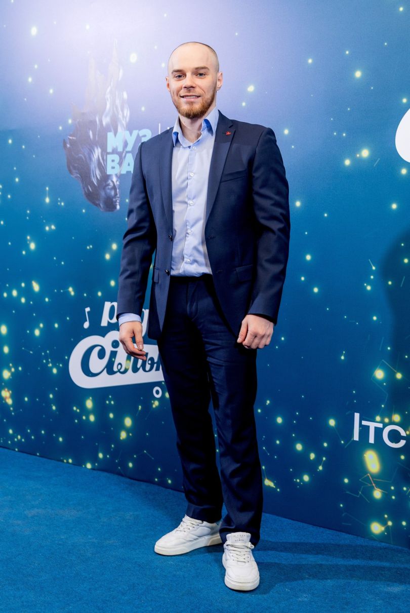 Переможці і зірковий хідник премії MUZVAR AWARDS: як це було - Фото №23