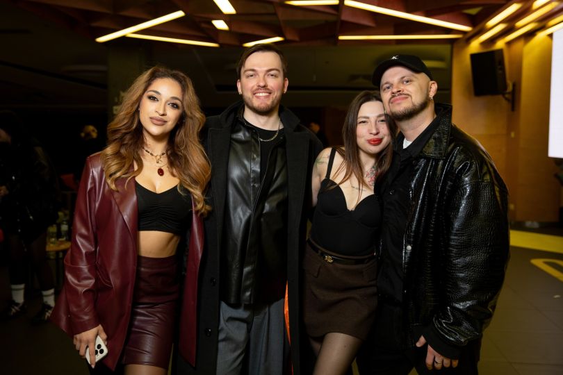 Нова квір-романтична комедія «Пілліон» із Александером Скашгордом та Гаррі Меллінґом - Фото №4