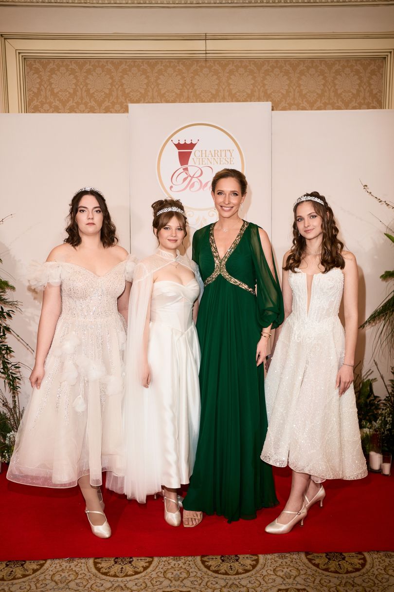 Чотири вихованки прийомних родин стали дебютантками Віденського балу в Києві - Фото №7