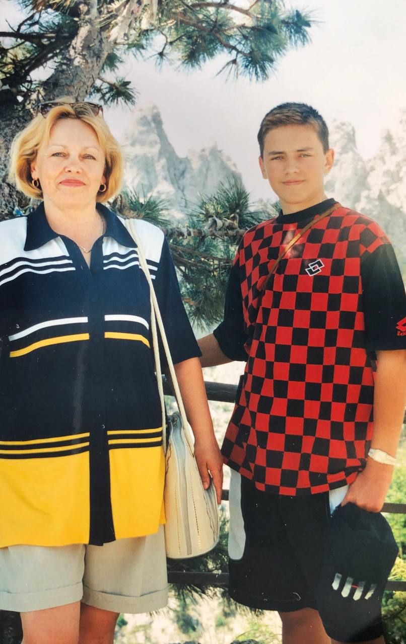 Мама Тімура Мірошниченка
