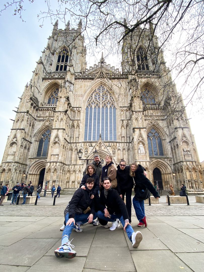 Молодий театр