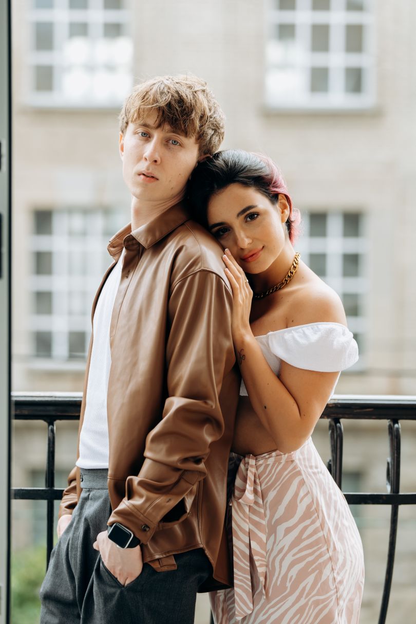 Аня Трінчер і MBreeze