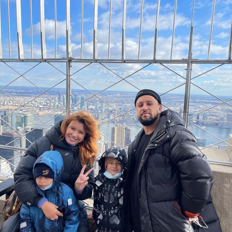 Монатік, його дружина і діти