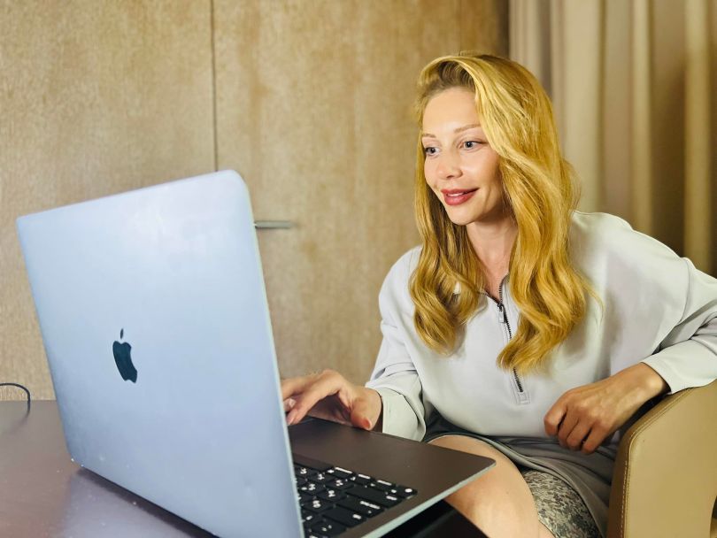 Тіна Кароль вдома без макіяжу