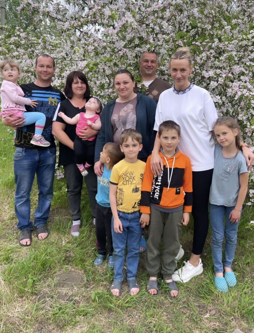 Леся Нікітюк з переселенцями