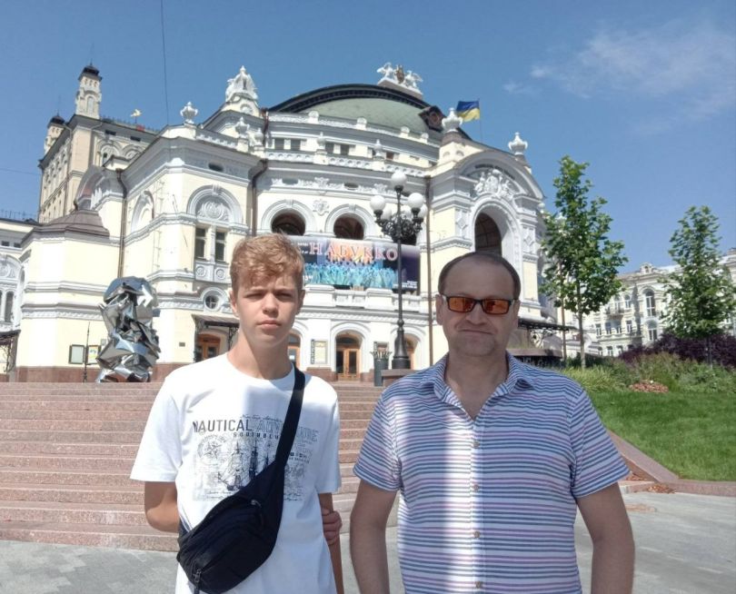 Петр Дем'янчук со взрослым сыном