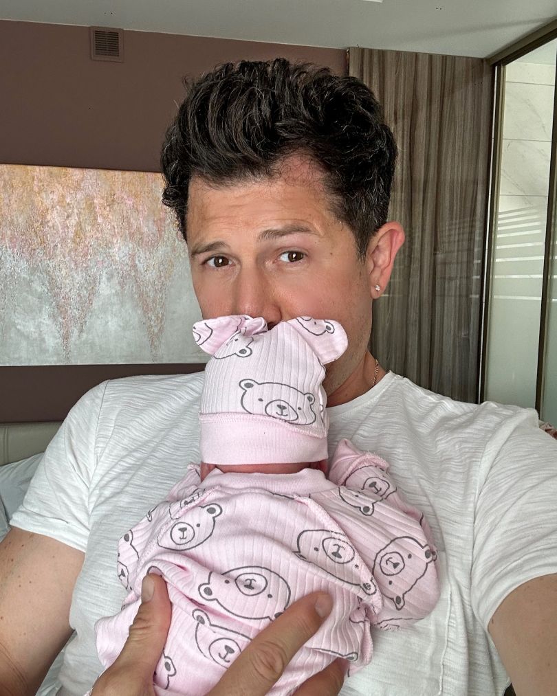 Андрій Джеджула і його третя дитина - донька Емілія