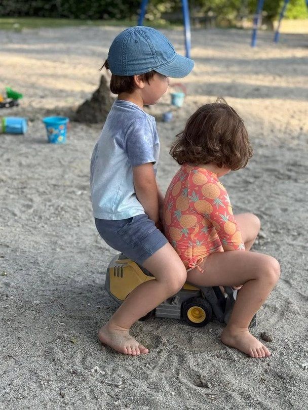 Святослав Вакарчук уперше поділився фотографіями сина і доньки