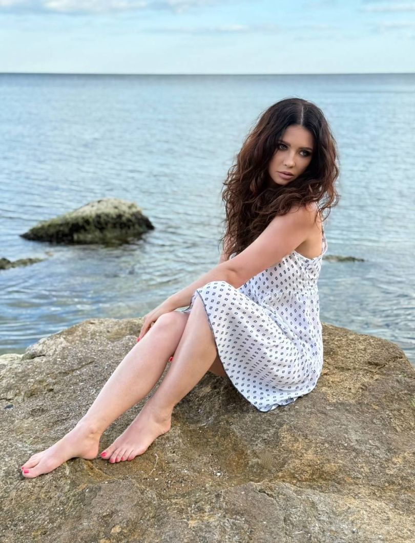 співачка Lama на березі моря в Одесі