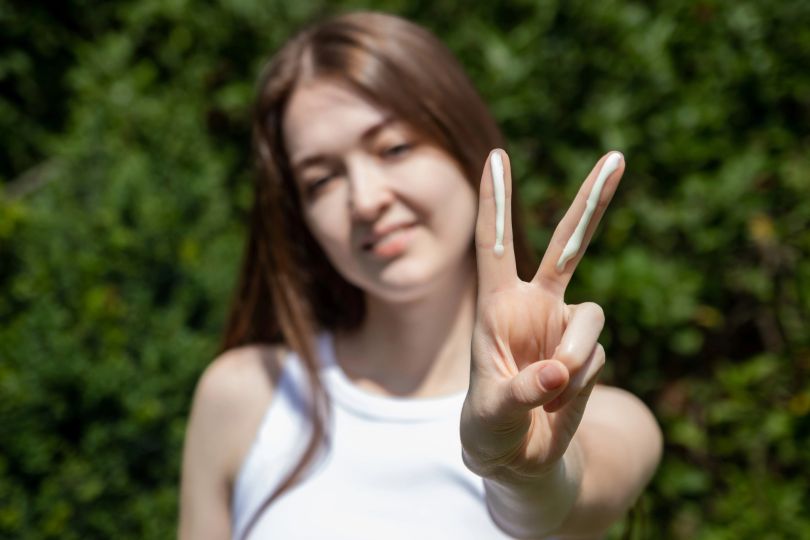 правильна кількість SPF-крему - два пальці