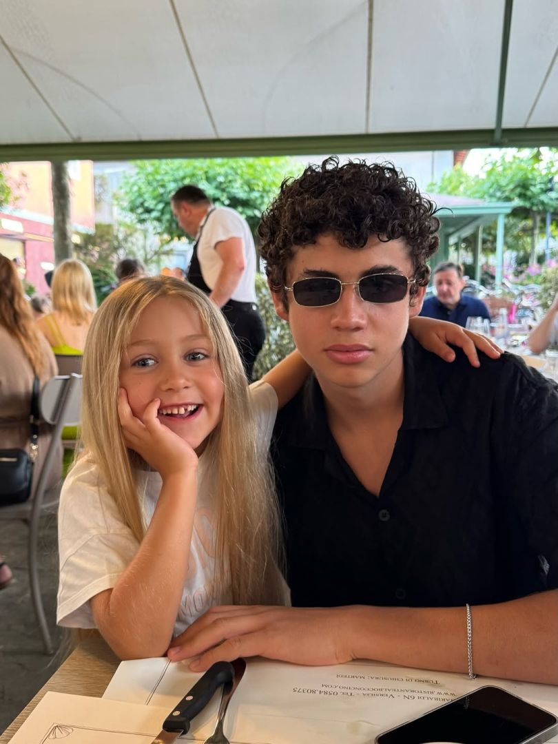 Діти Санти Дімопулос