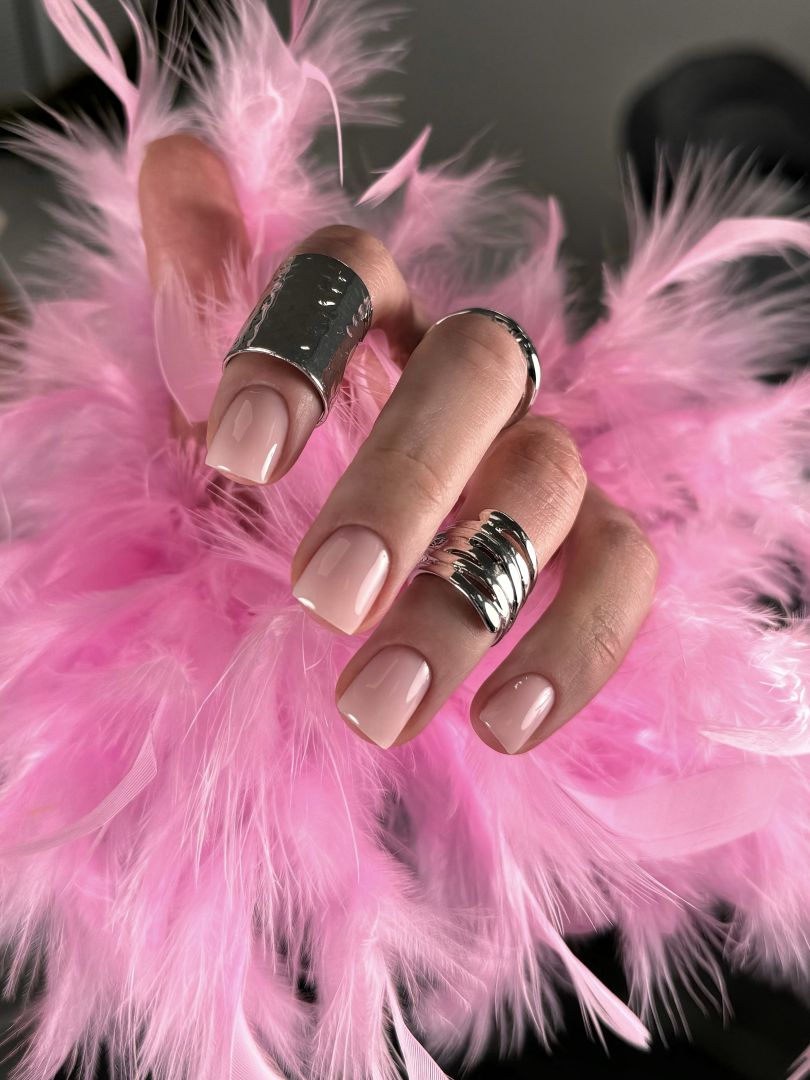 рожевий манікюр