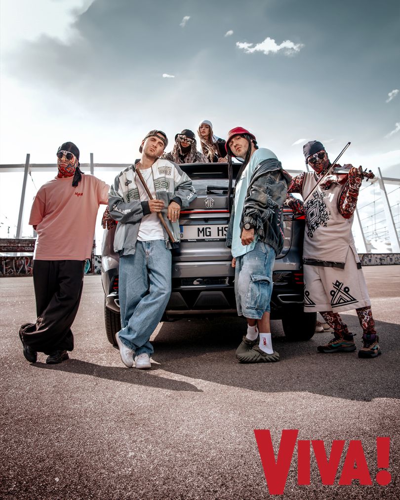 Учасники гурту Kalush Orchestra знялись у фотосесії для Viva! спільно з авто MG