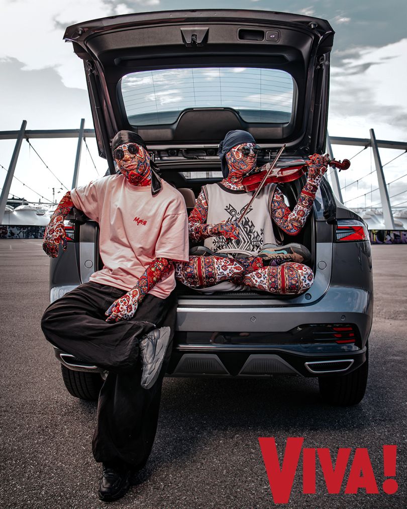 Учасники гурту Kalush Orchestra знялись у фотосесії для Viva! спільно з авто MG