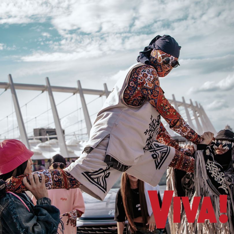 Учасники гурту Kalush Orchestra знялись у фотосесії для Viva! спільно з авто MG