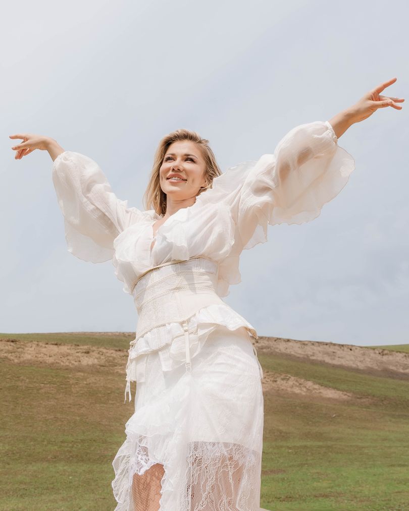 Альона Омаргалієва у весільній сукні