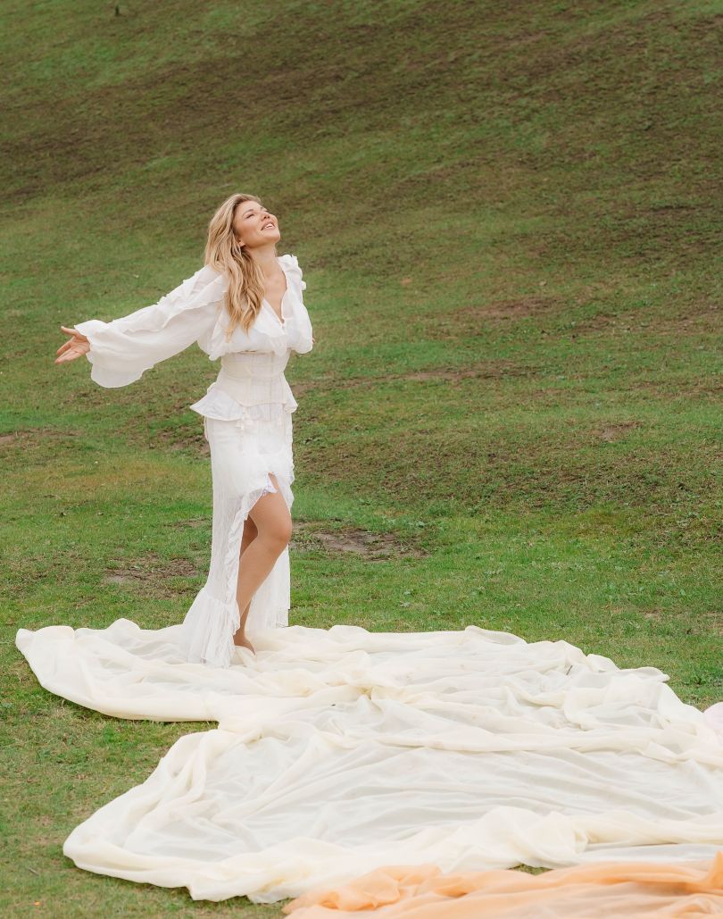 Альона Омаргалієва у весільній сукні