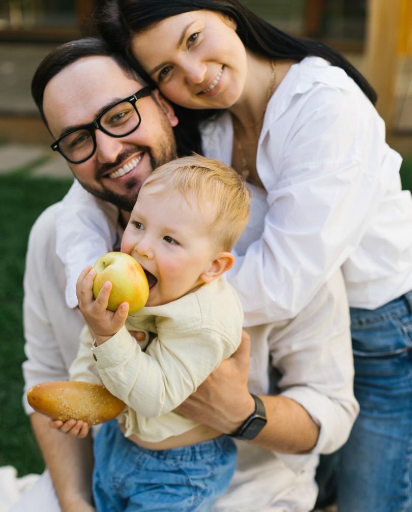 Сергій Лиховида з дружиною і дитиною