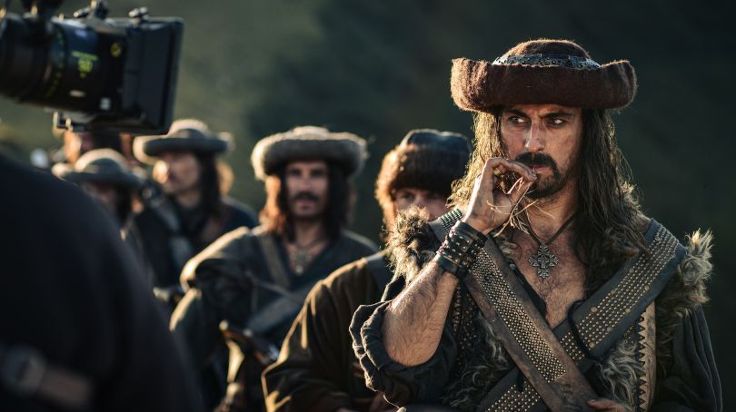 кадри з фільму Довбуш