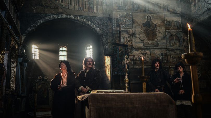 кадри з фільму Довбуш