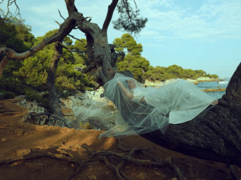 Катерина Кухар у весільній сукні