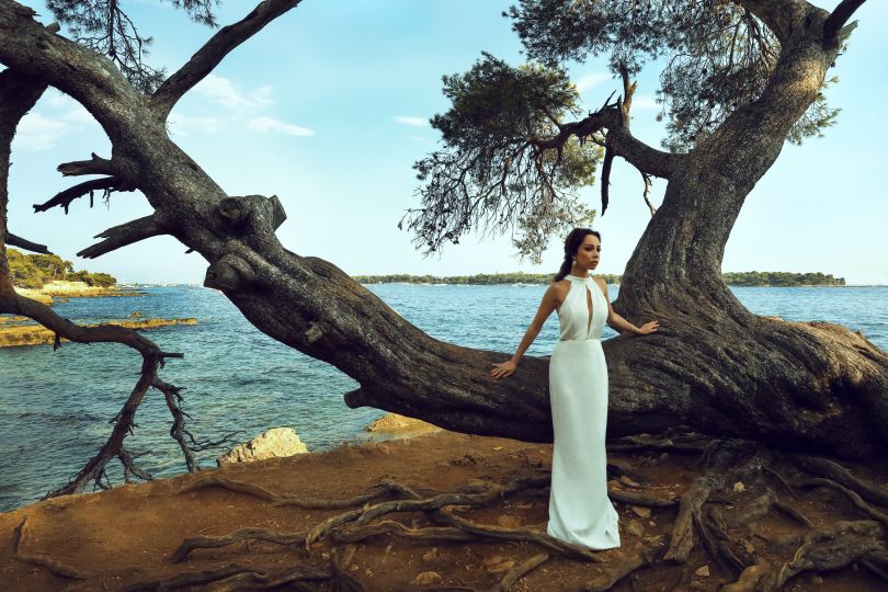 Катерина Кухар у весільній сукні