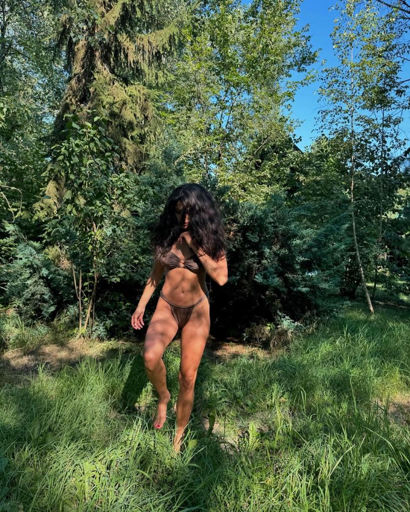 Michelle Andrade у купальнику