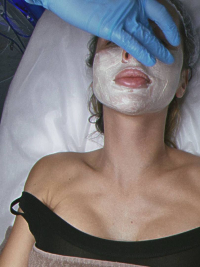 Світлана Лобода робить маску для обличчя