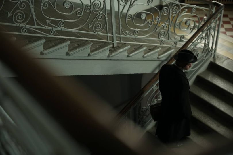 Ажнов у ролі Малевича