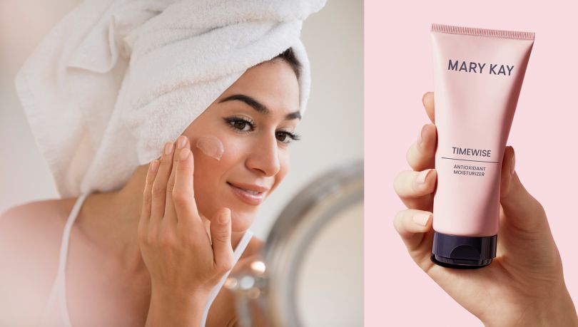 дівчина зволожує шкіру