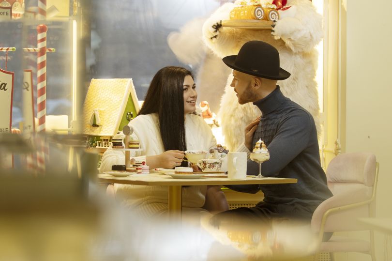 Влад Дарвін знявся у різдвяній фотосесії з сином Рональдом і дружиною Христиною Марті