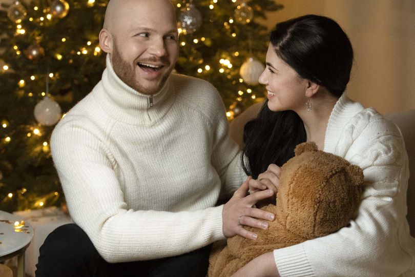 Влад Дарвін знявся у різдвяній фотосесії з сином Рональдом і дружиною Христиною Марті