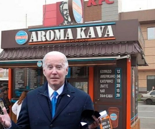 меми про візит Джо Байдена в Київ