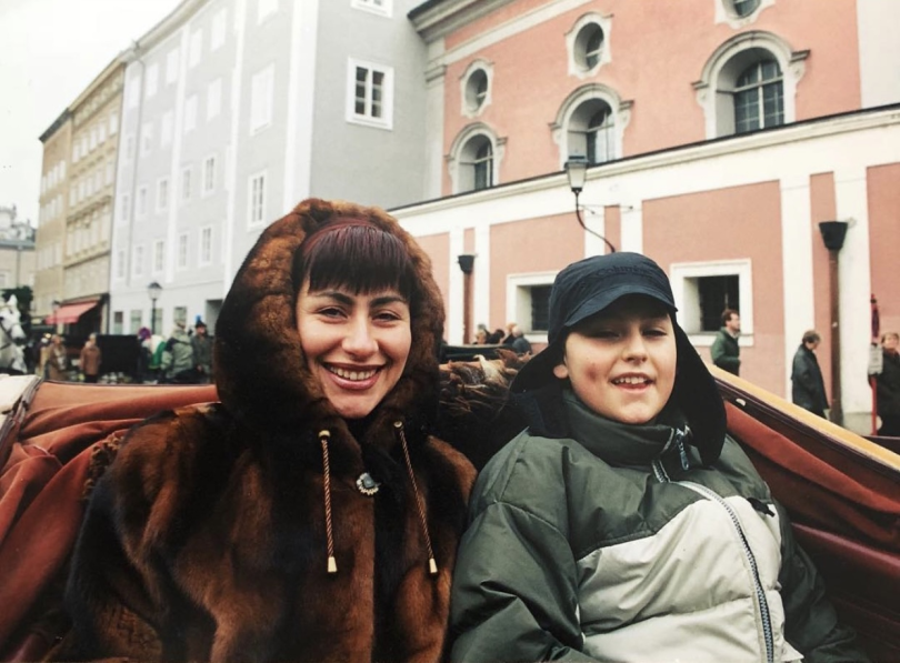 Фіма Константиновський у дитинстві з мамою