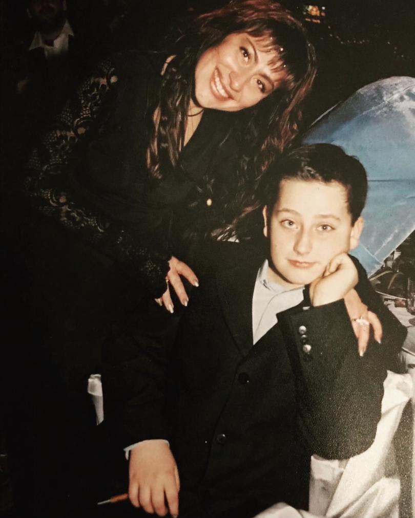 Фіма Константиновський у дитинстві з мамою