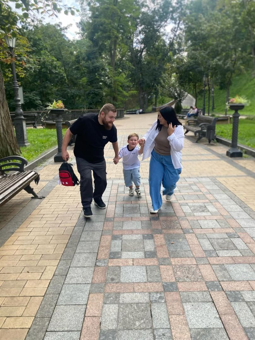 Володимир Жогло з дружиною і сином