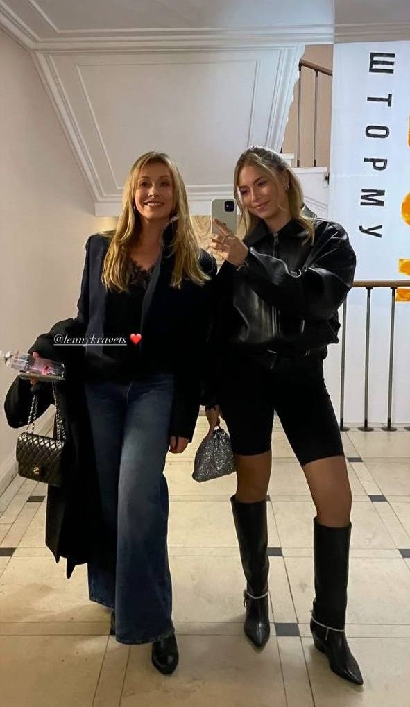  Олена Кравець вразила молодим виглядом на фото з 22-річною донькою