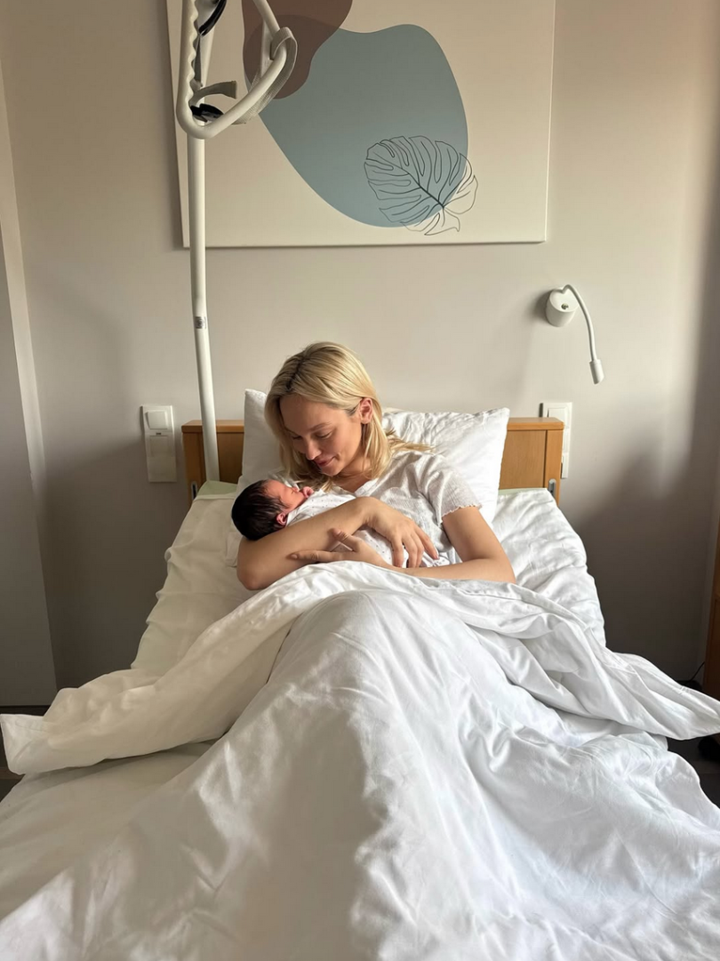 ROXOLANA народила первістка