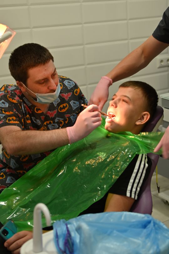 Сироти з Дніпропетровщини почали стоматологічне лікування, гроші на яке зібрала Наталія Холоденко