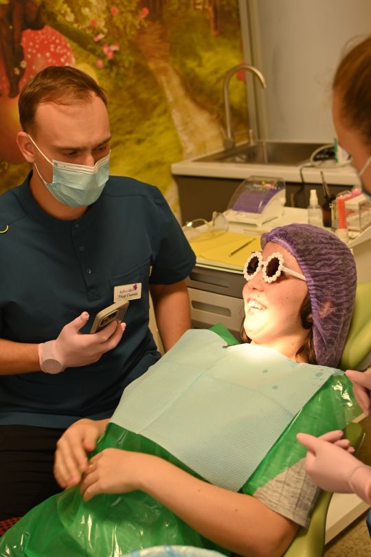 Сироти з Дніпропетровщини почали стоматологічне лікування, гроші на яке зібрала Наталія Холоденко