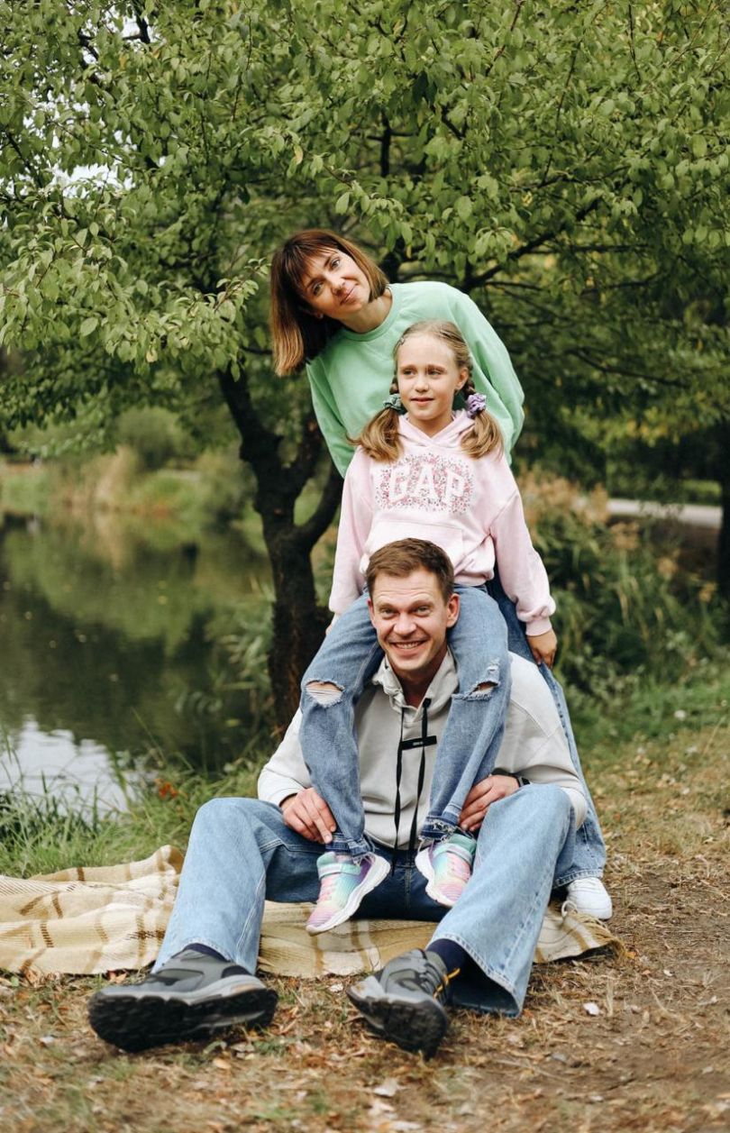 Андрій Ісаєнко з дружиною і дитиною