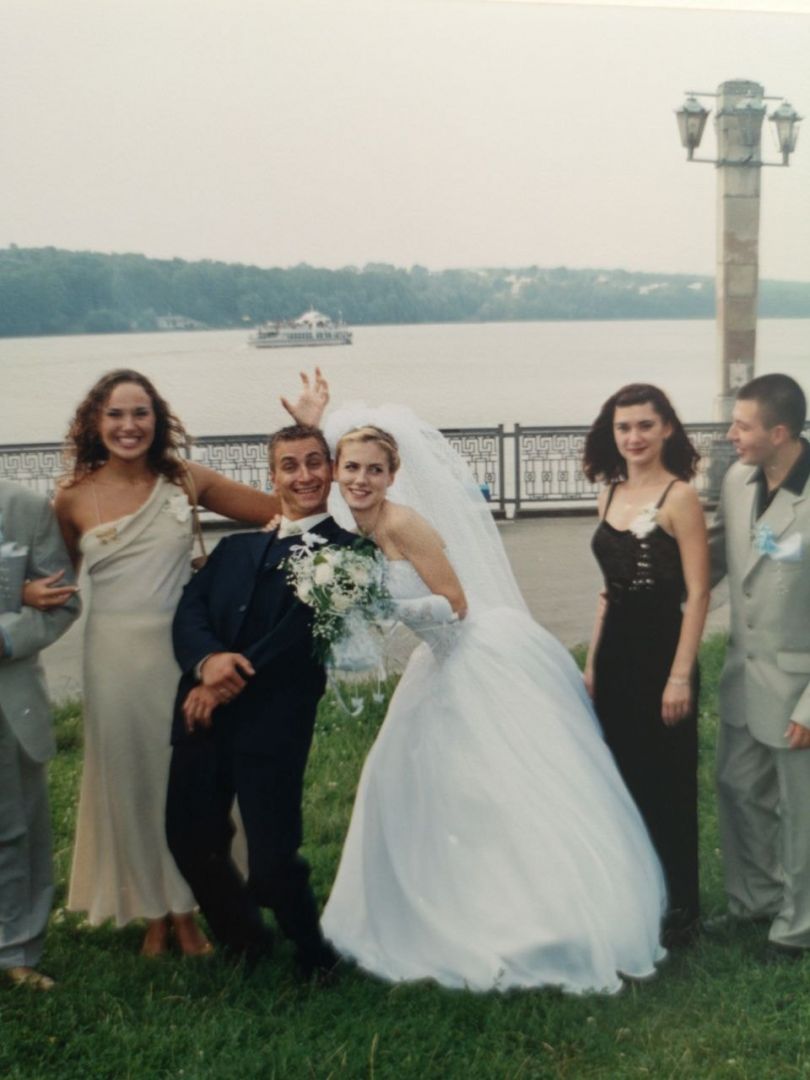 Олег Собчук и его жена на своей свадьбе: архивное фото