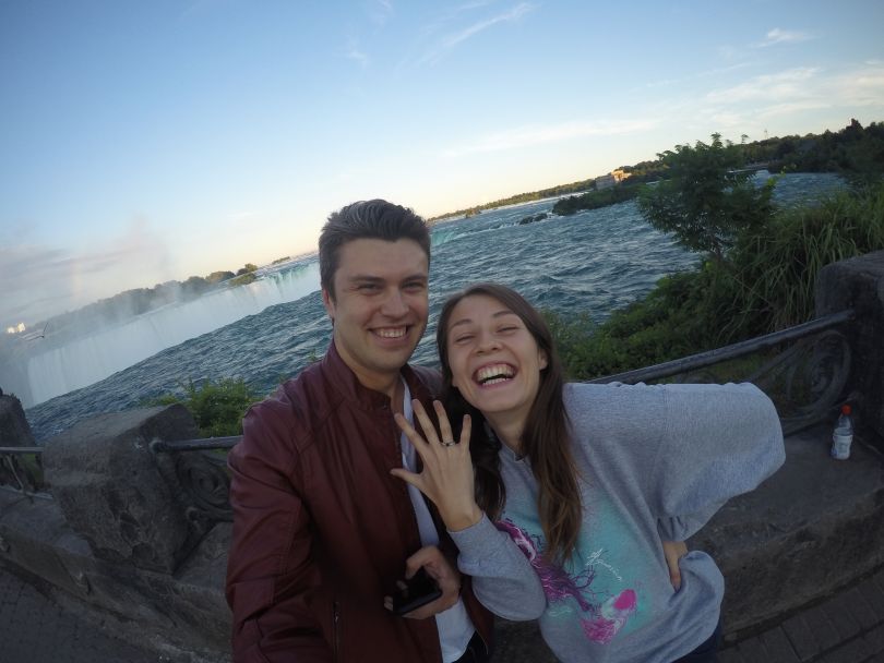 Евгений Хмара и его жена Дарья Ковтун во время помолвки